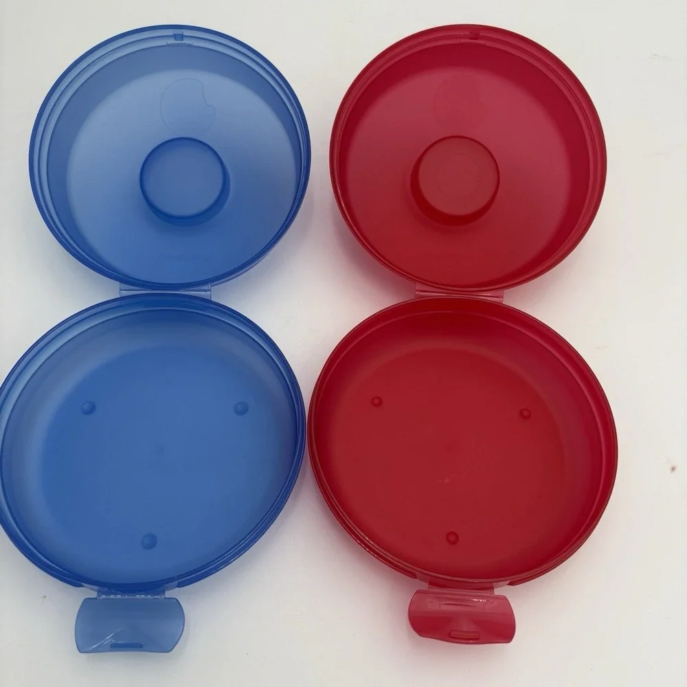 Set Of 2 Tupperware Round Red Blue Bagel Salad Sandwich‎ Keeper  4440A